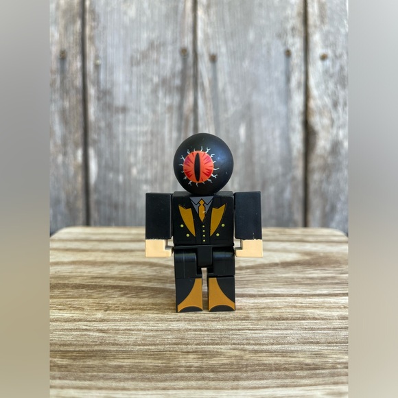 Roblox Series 4 Crimson Catseye Mini Figure NO Code Jazwares - Picture 1 of 1